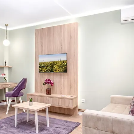 La Casa 1 * Βρσατς